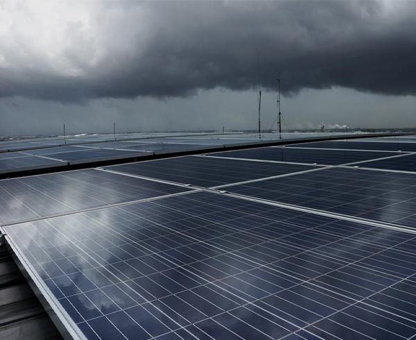 Solar panels in cloudy days/Jason Blackeye