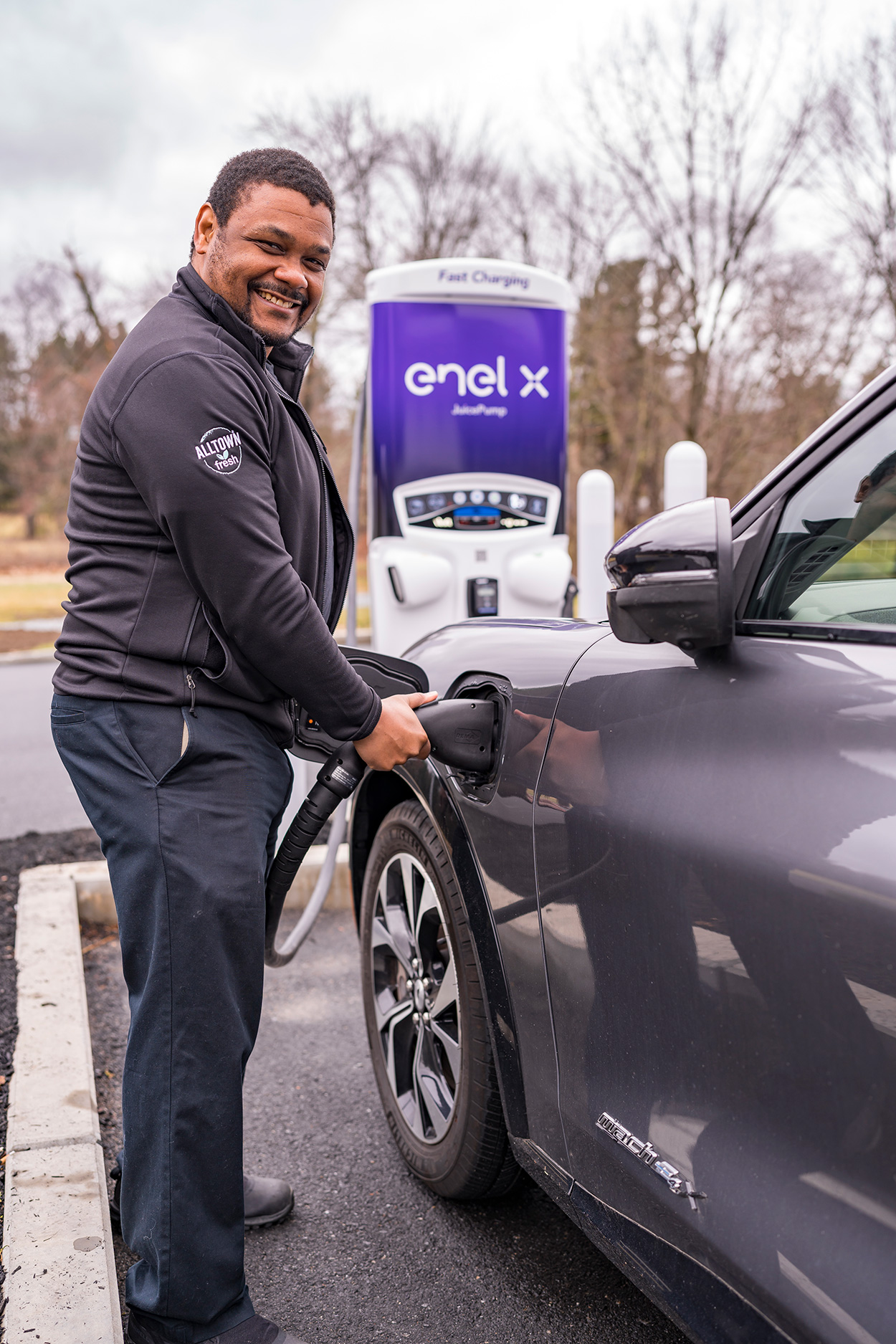 Customer charging EV with Enel X JuicePump at resilient service station