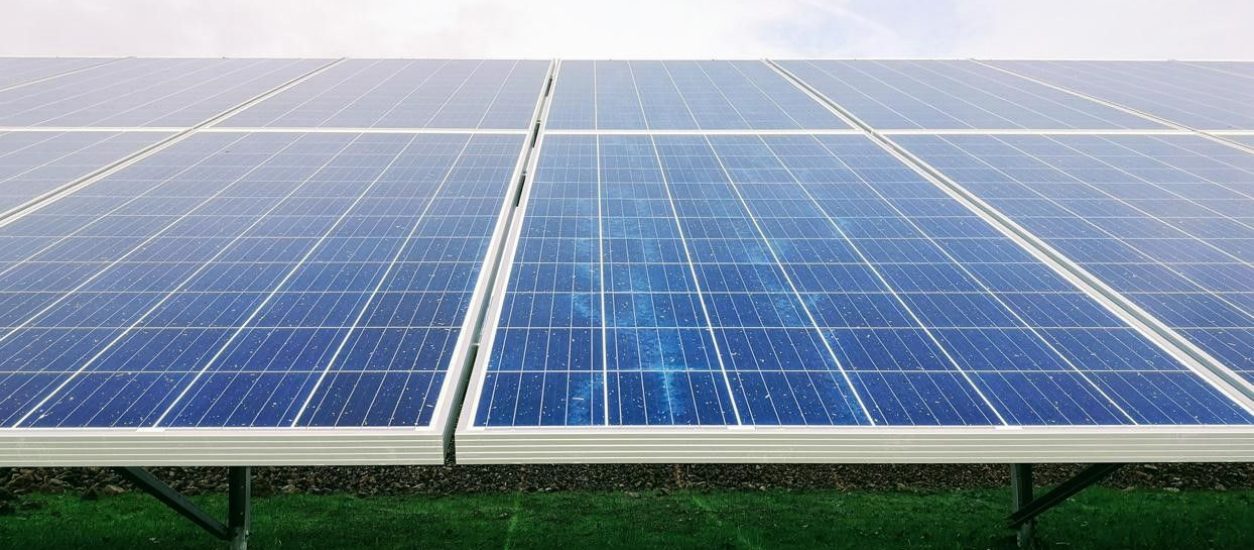 La energía solar puede reducir el consumo eléctrico de tu empresa hasta un 40%